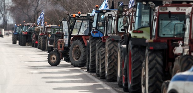 Στους δρόμους οι αγρότες